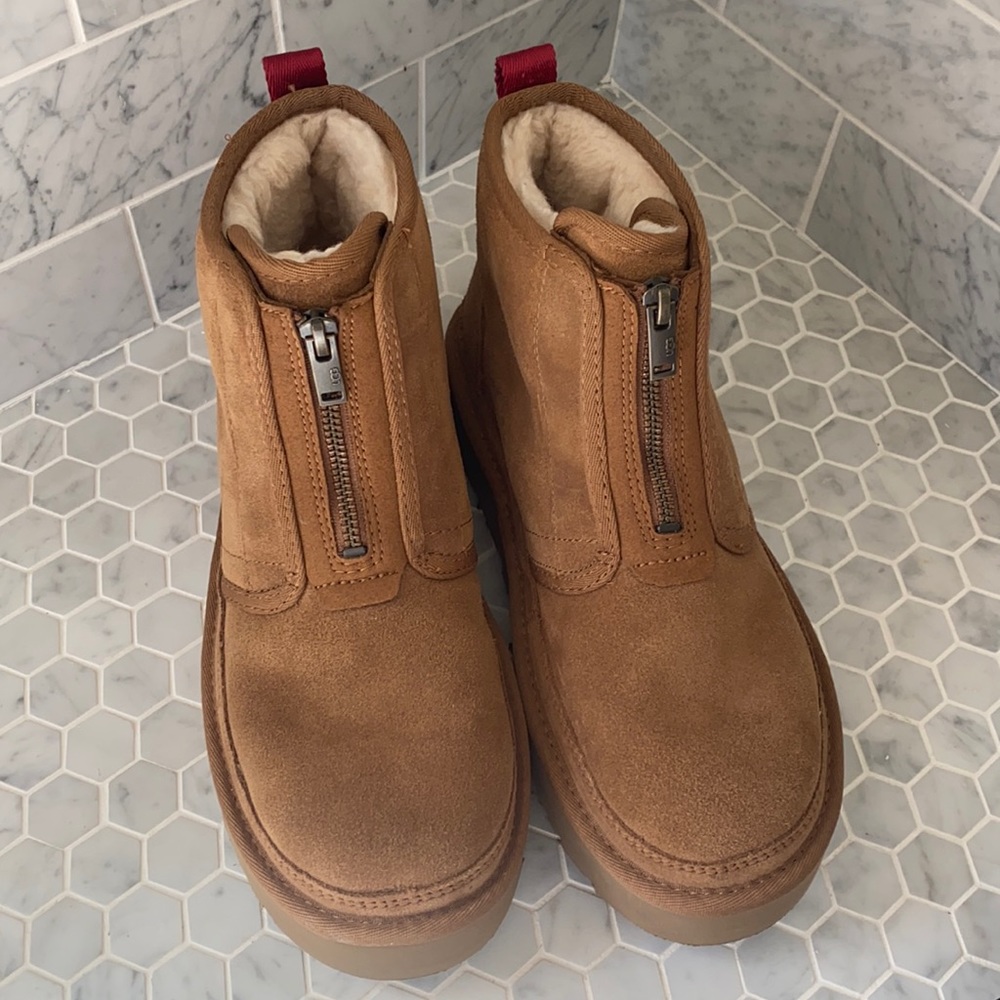 UGG Neumel Platform Boots US 8/ EU 39